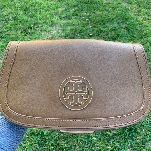 Tory Burch Handbags - Tory Burch Tan and Gold Crossbody Bag
